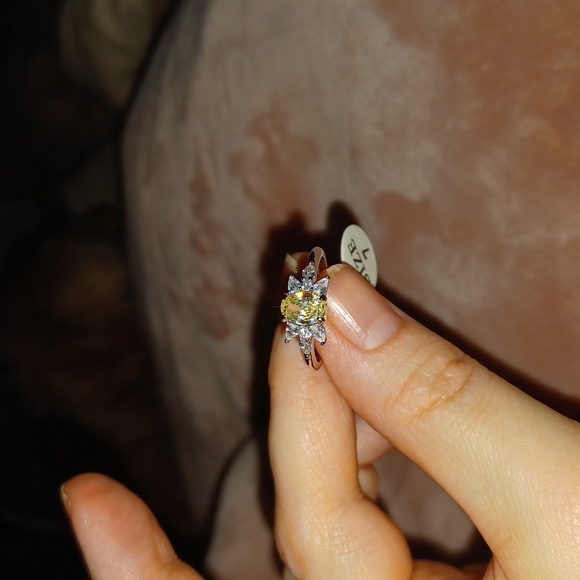 Ring - Picture 2 of 4